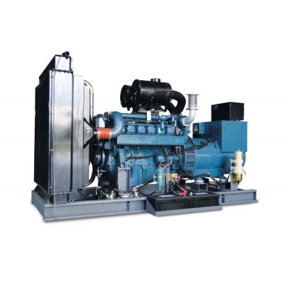 700kw科曼柴油發(fā)電機組-科曼12缸柴油機12KMV-825柴油發(fā)電機組,缸徑/行程：128/142mm,柴油發(fā)電機組水冷發(fā)動(dòng)機功率725KW,柴油發(fā)電機組配套馬拉松斯坦福發(fā)電機。廠(chǎng)價(jià)直銷(xiāo)歡迎選購：13773399855。